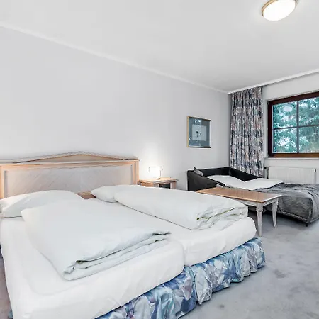 Hotel Sylvia By Skinetworks 3*