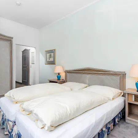 Hotel Sylvia By Skinetworks 3*
