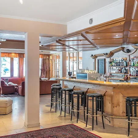 Hotel Sylvia By Skinetworks 3*